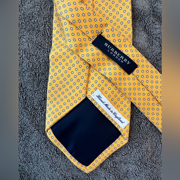 Burberry yellow with blue circles tie. 100% silk. Made in England. - Picture 2 of 3